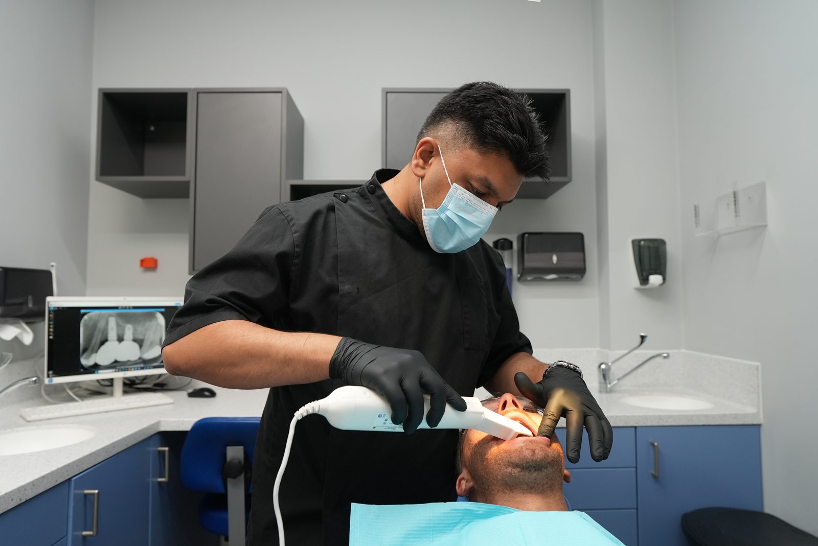 Digital intraoral scan being taken at Welling Dental Studio